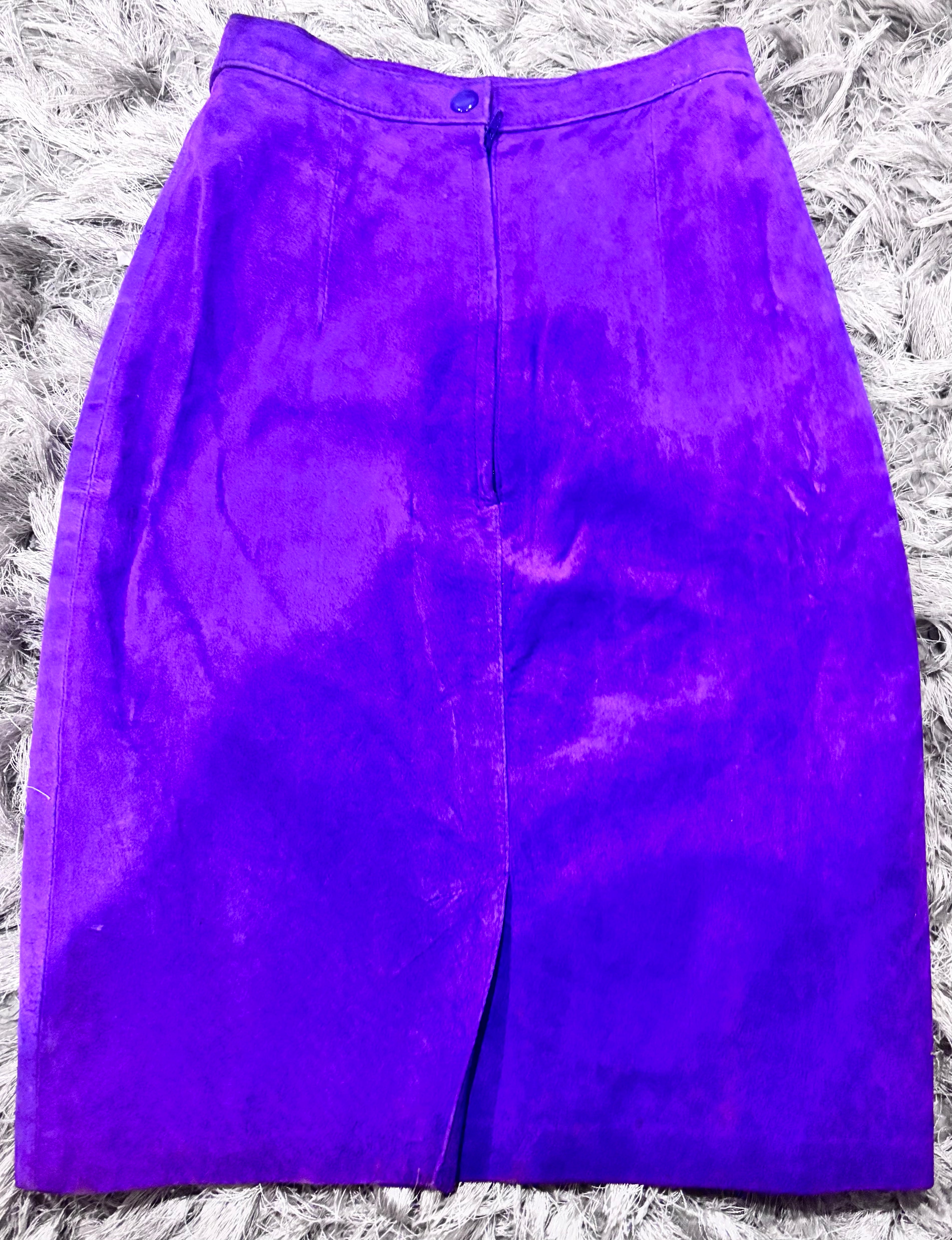 Vintage Purple Suede Leather Pencil Skirt – Perspective – Size 3