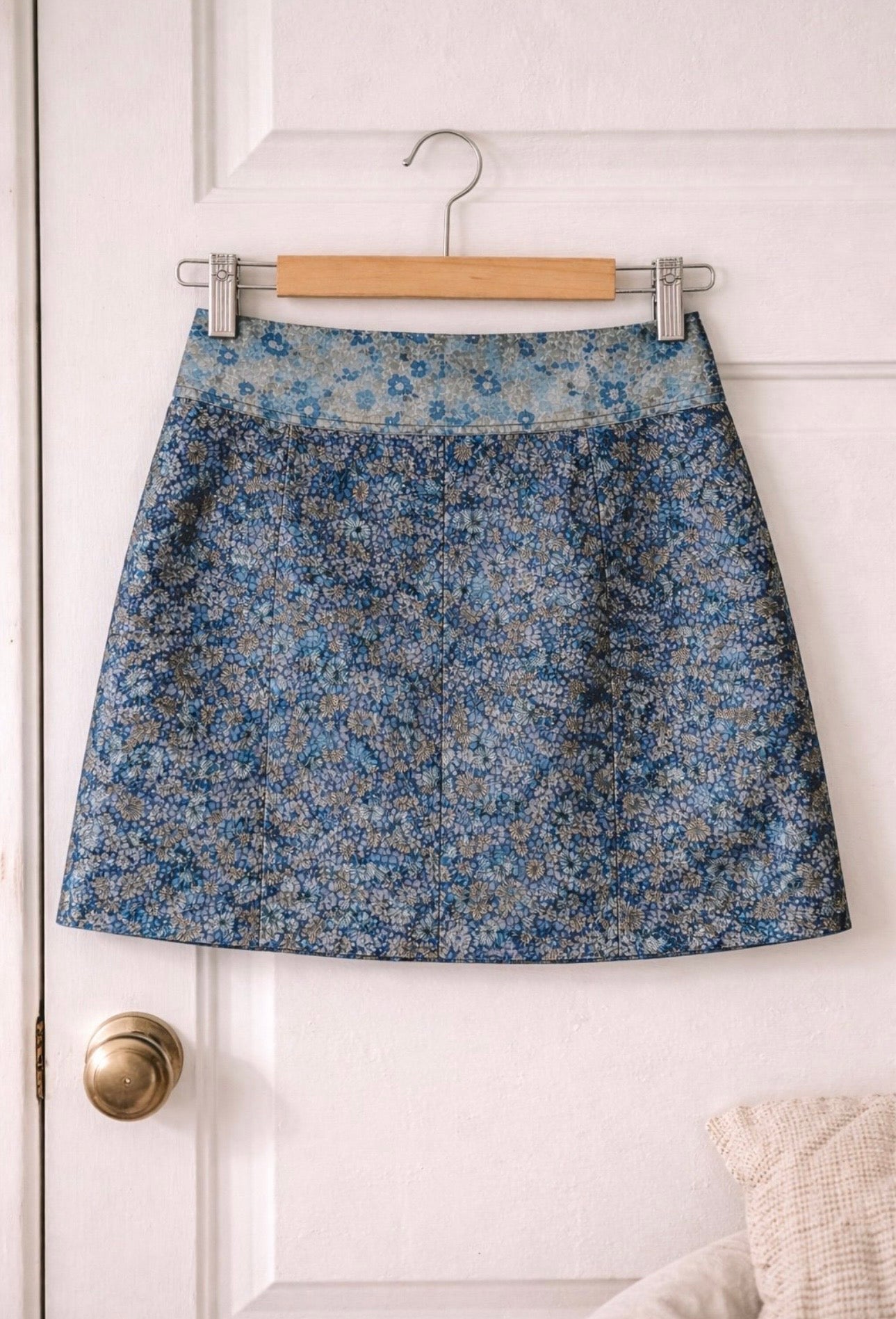 Urban Outfitters Blue Floral Mini Skirt XS/TP | High-Waisted Button Front Chic