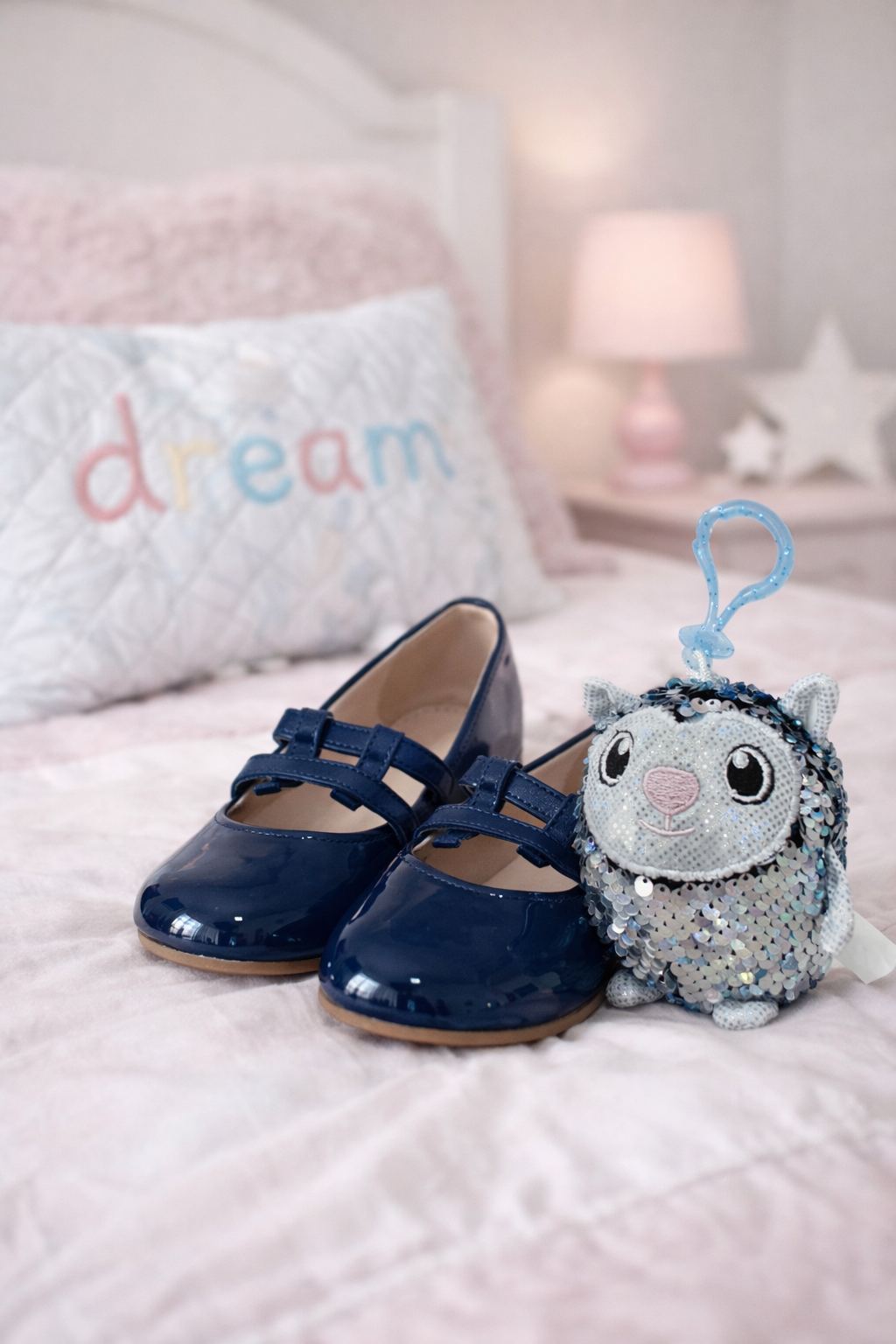 BONUS INCLUDED! Girls Navy Patent Mary Jane Dress Shoes Size 3 + Sparkly Plush C