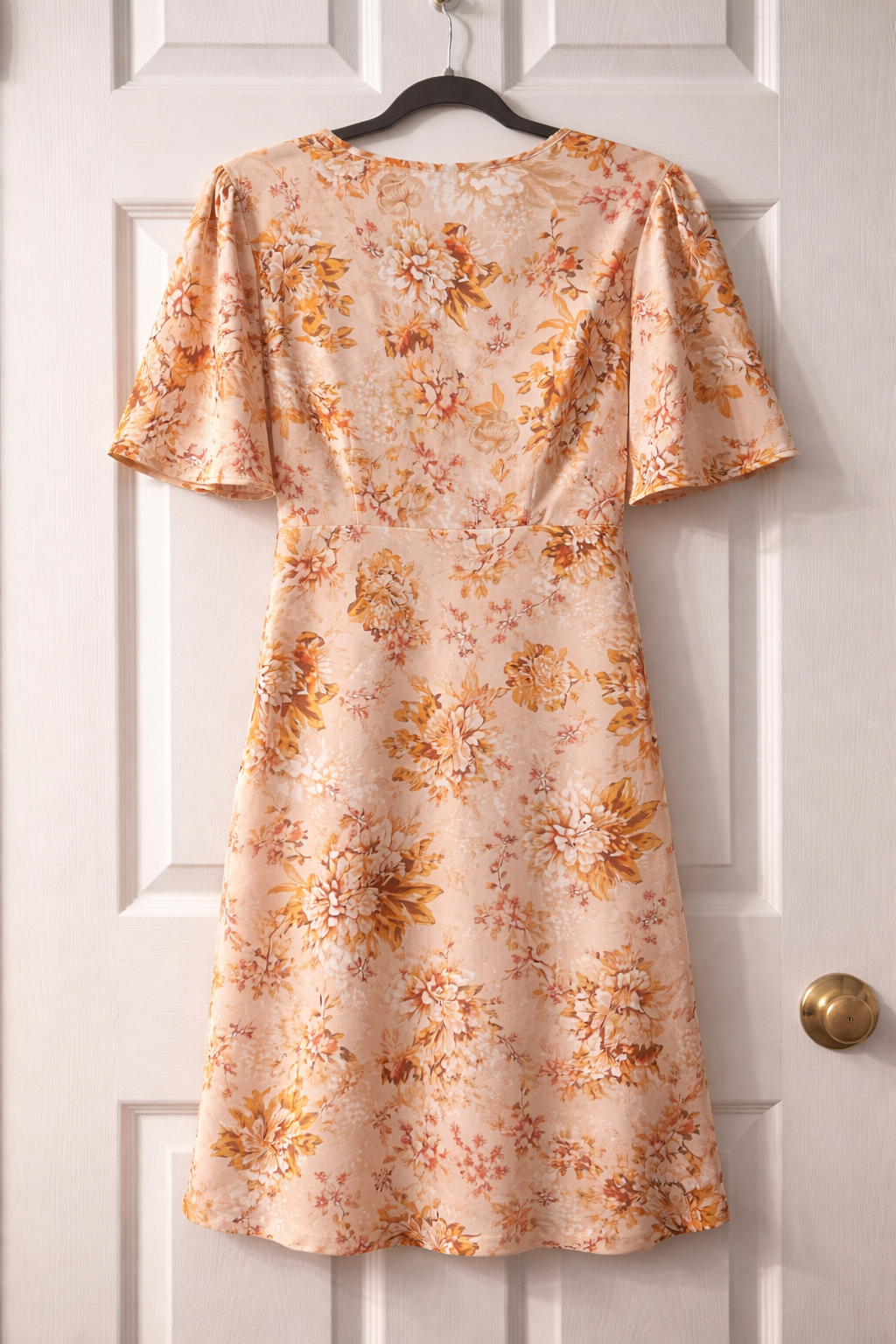 SHEIN FLORAL FLUTTER SLEEVE DRESS – SIZE SMALL FITS SMALL/MEDIUM ￼