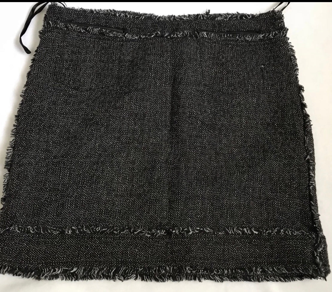 Skirt – Size 10 | Exposed Zipper | Classic Straight Fit
