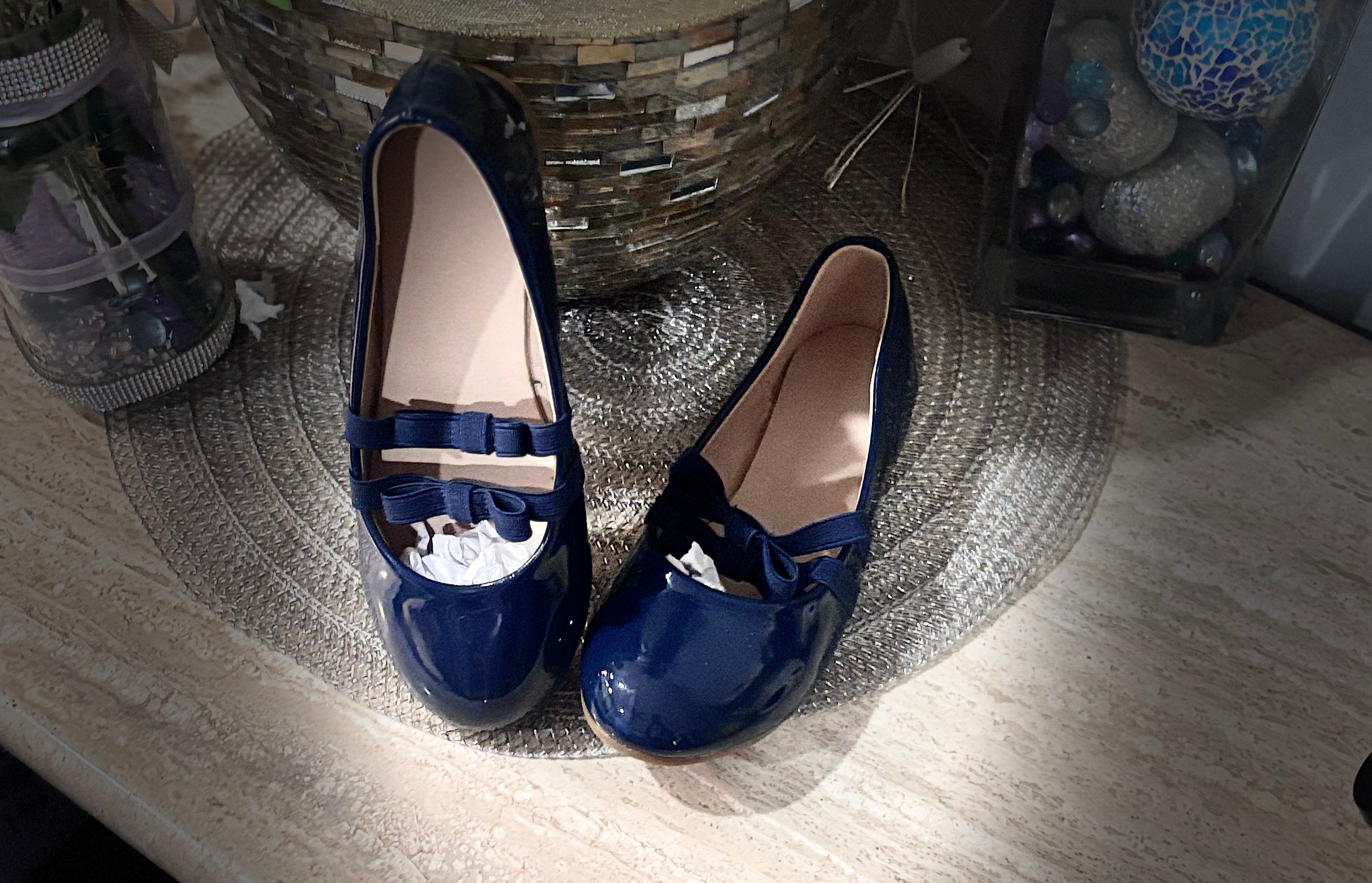 BONUS INCLUDED! Girls Navy Patent Mary Jane Dress Shoes Size 3 + Sparkly Plush C