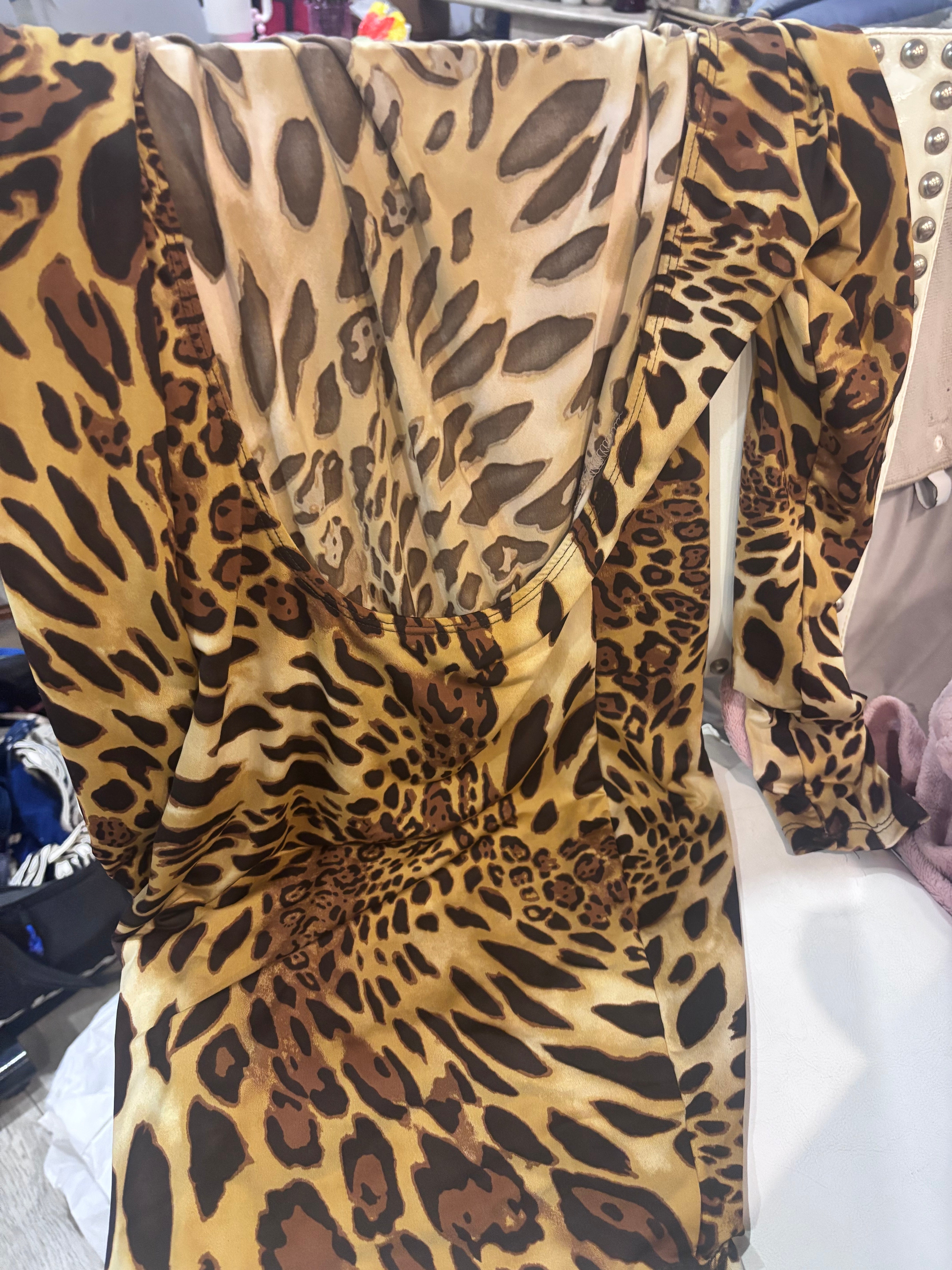 Fashion Junkie Leopard/Animal Print
Dress - Open Back (Size small )