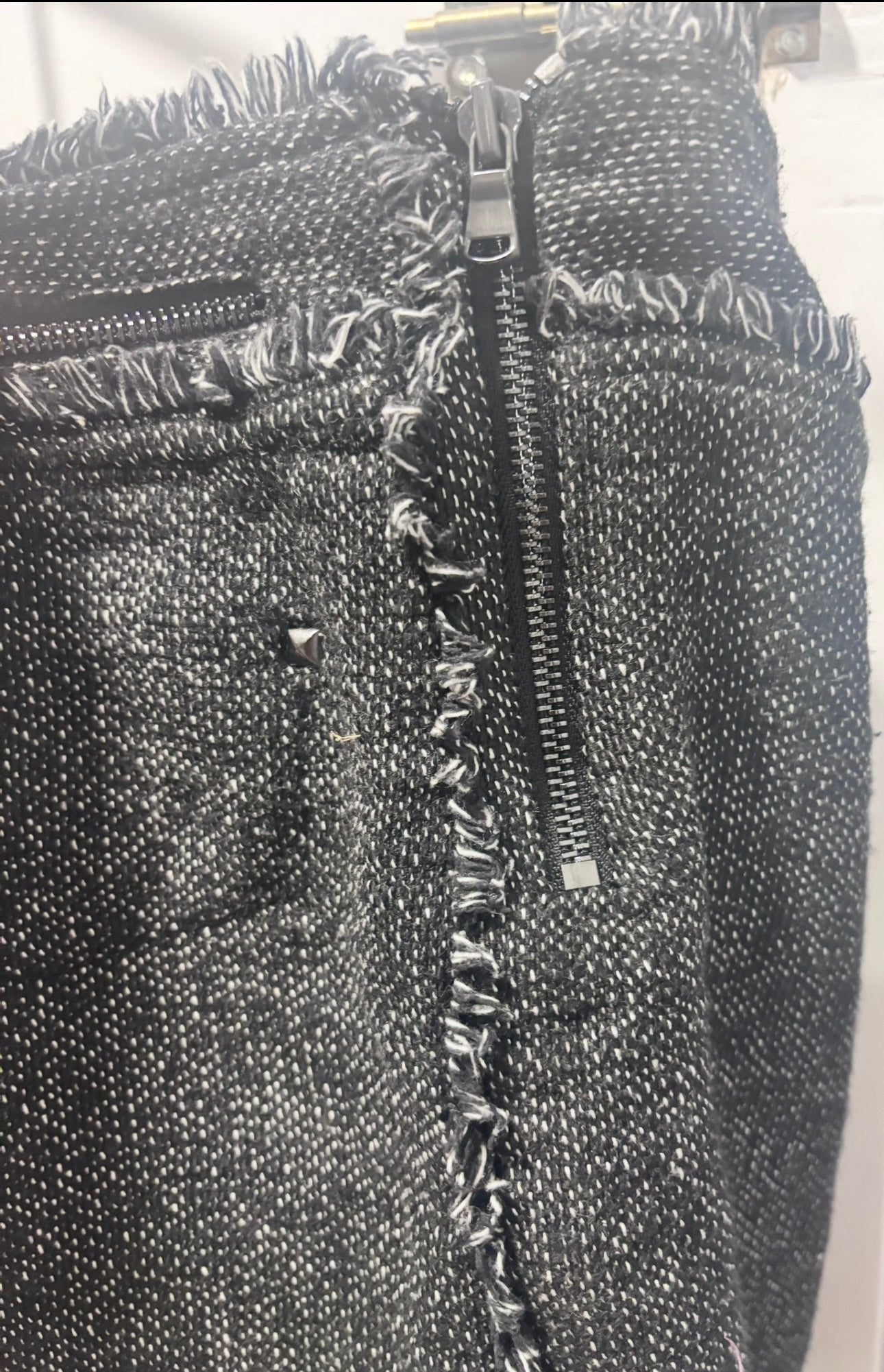 Skirt – Size 10 | Exposed Zipper | Classic Straight Fit