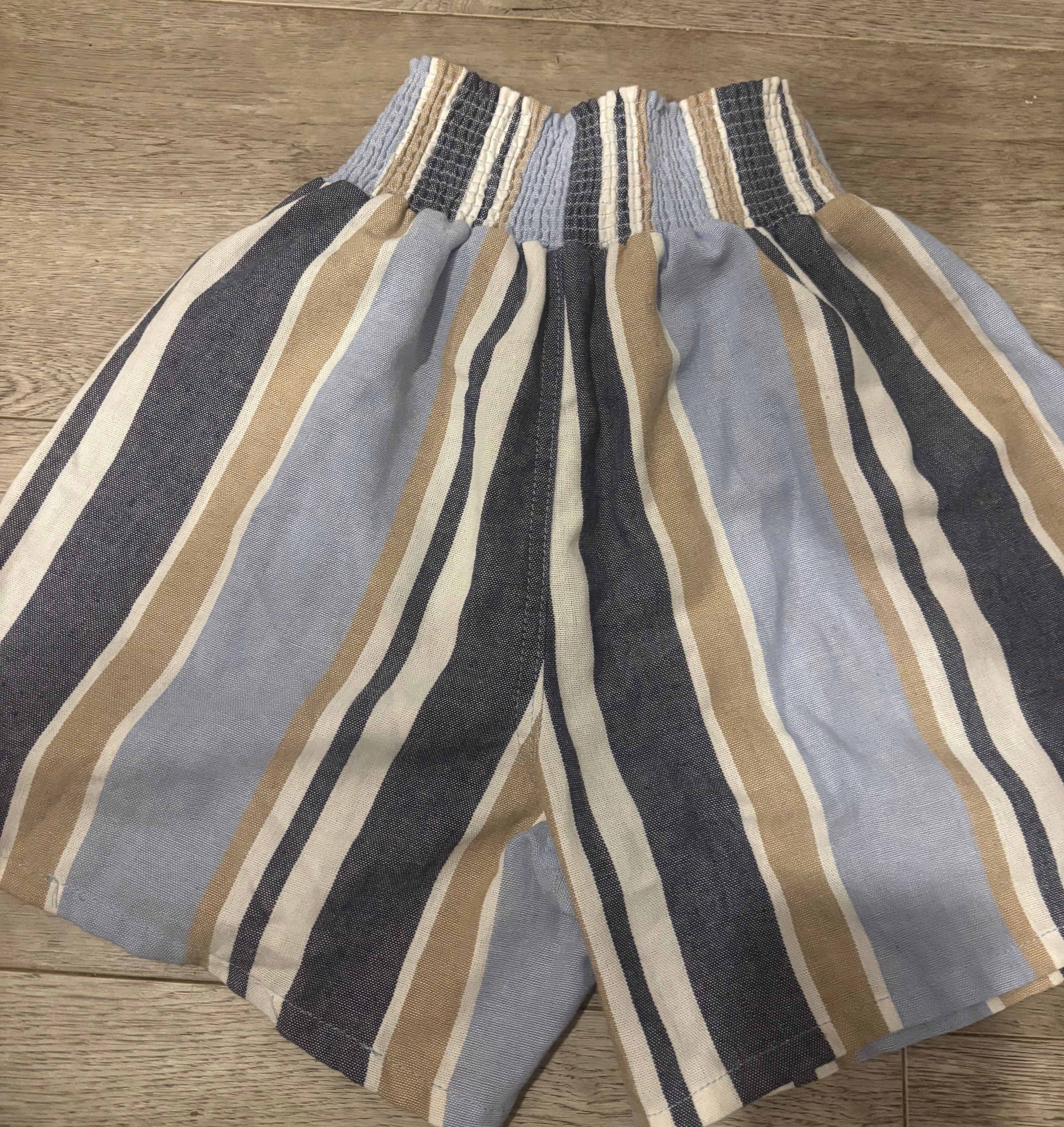 One5one Blue/White/Tan linen shorts- size small