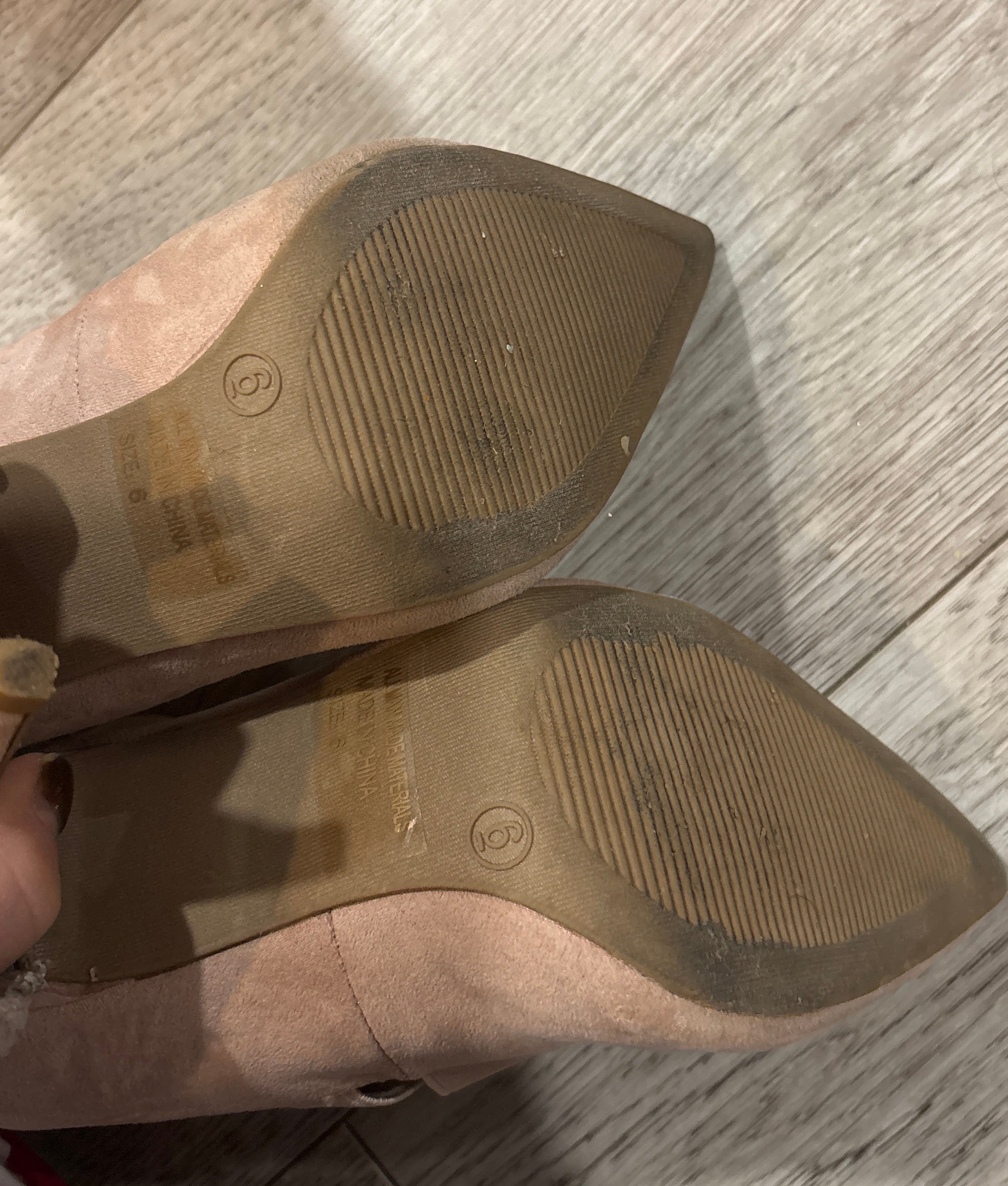 Wild Diva Nude/Blush Pointed-Toe Heels – Size 6