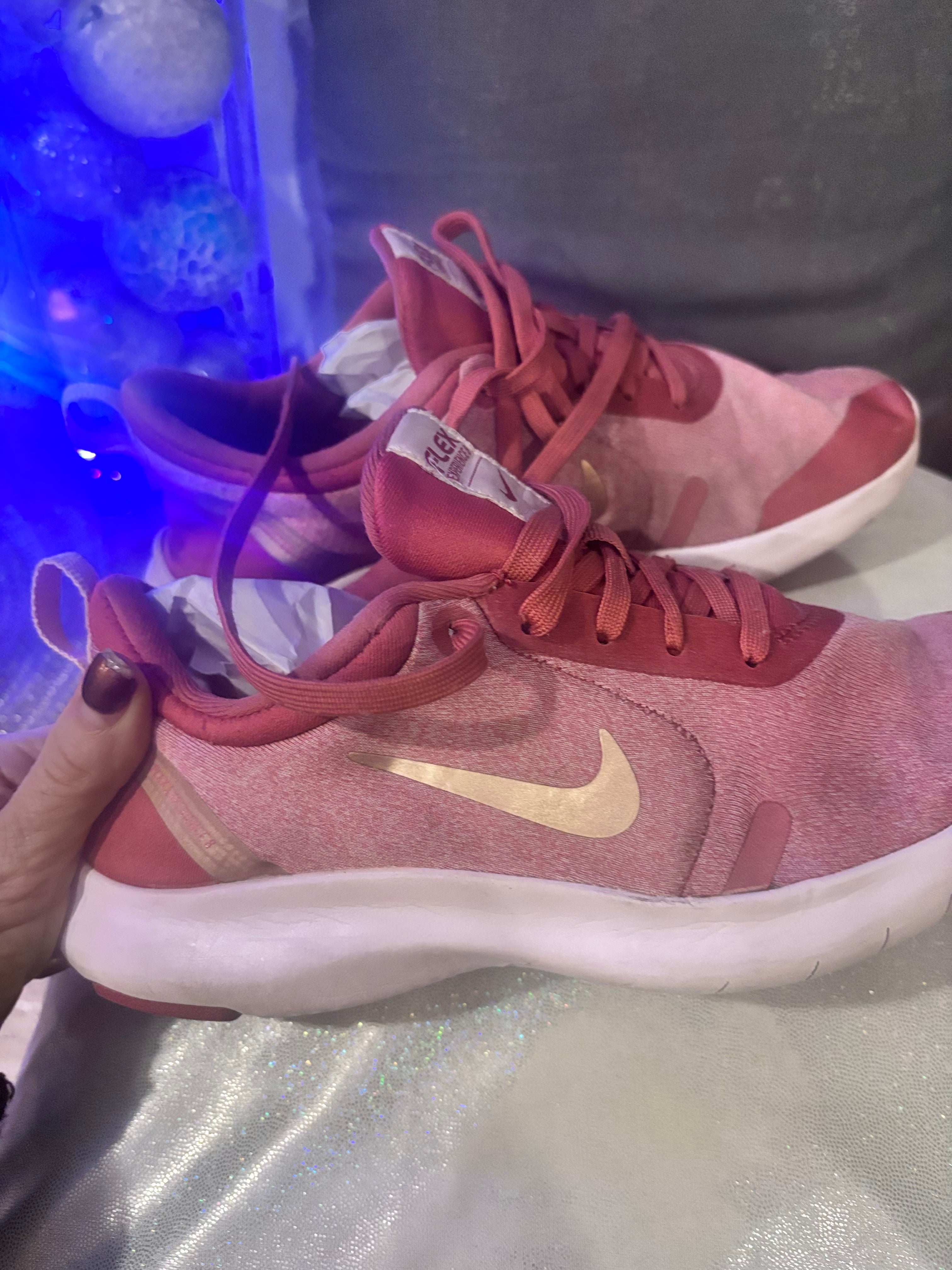 Nike Flex Women’s Sneakers – Size 6