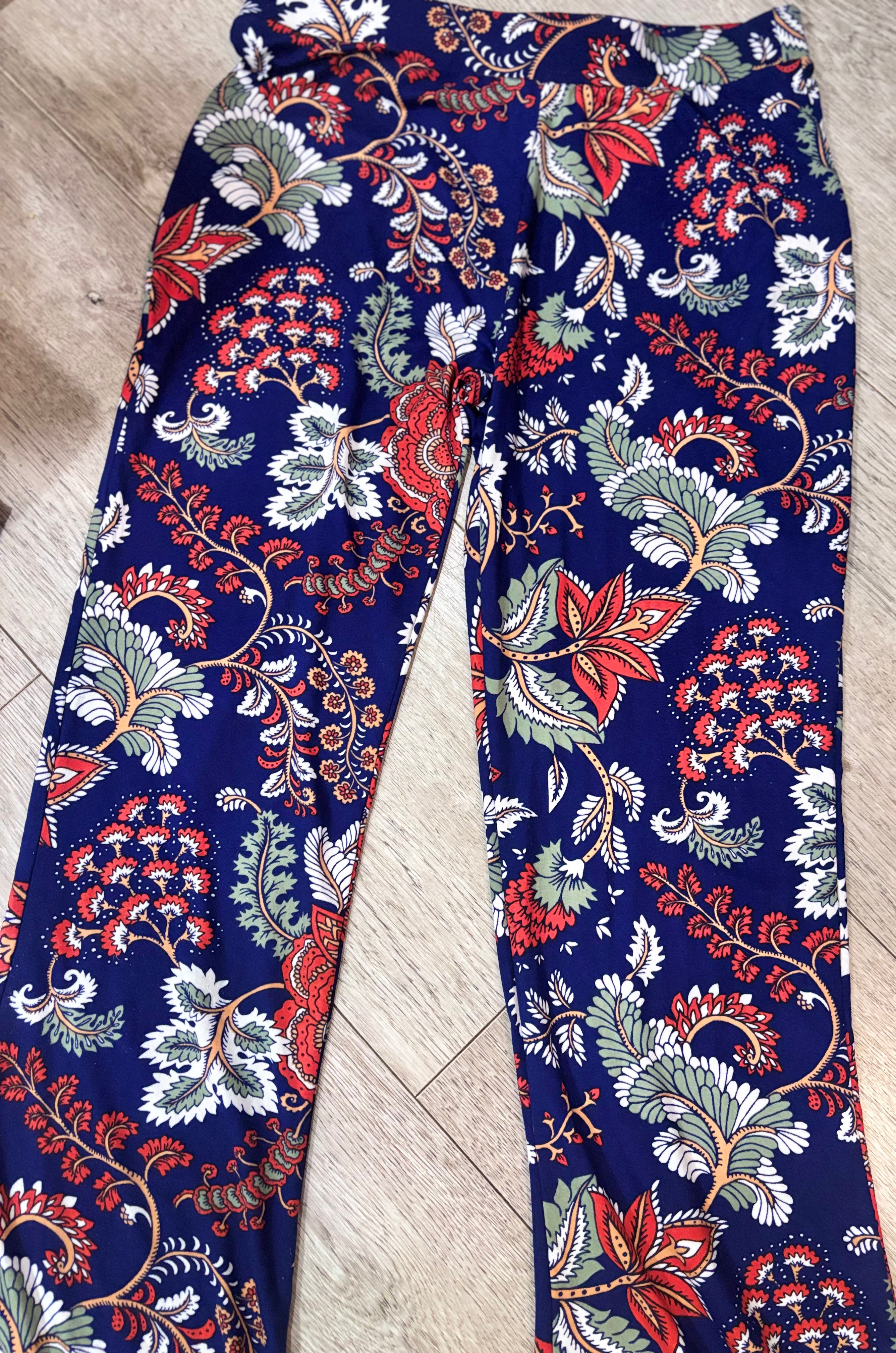 Super flattering Maze Navy Floral Soft Wide-Leg Pants – Size M