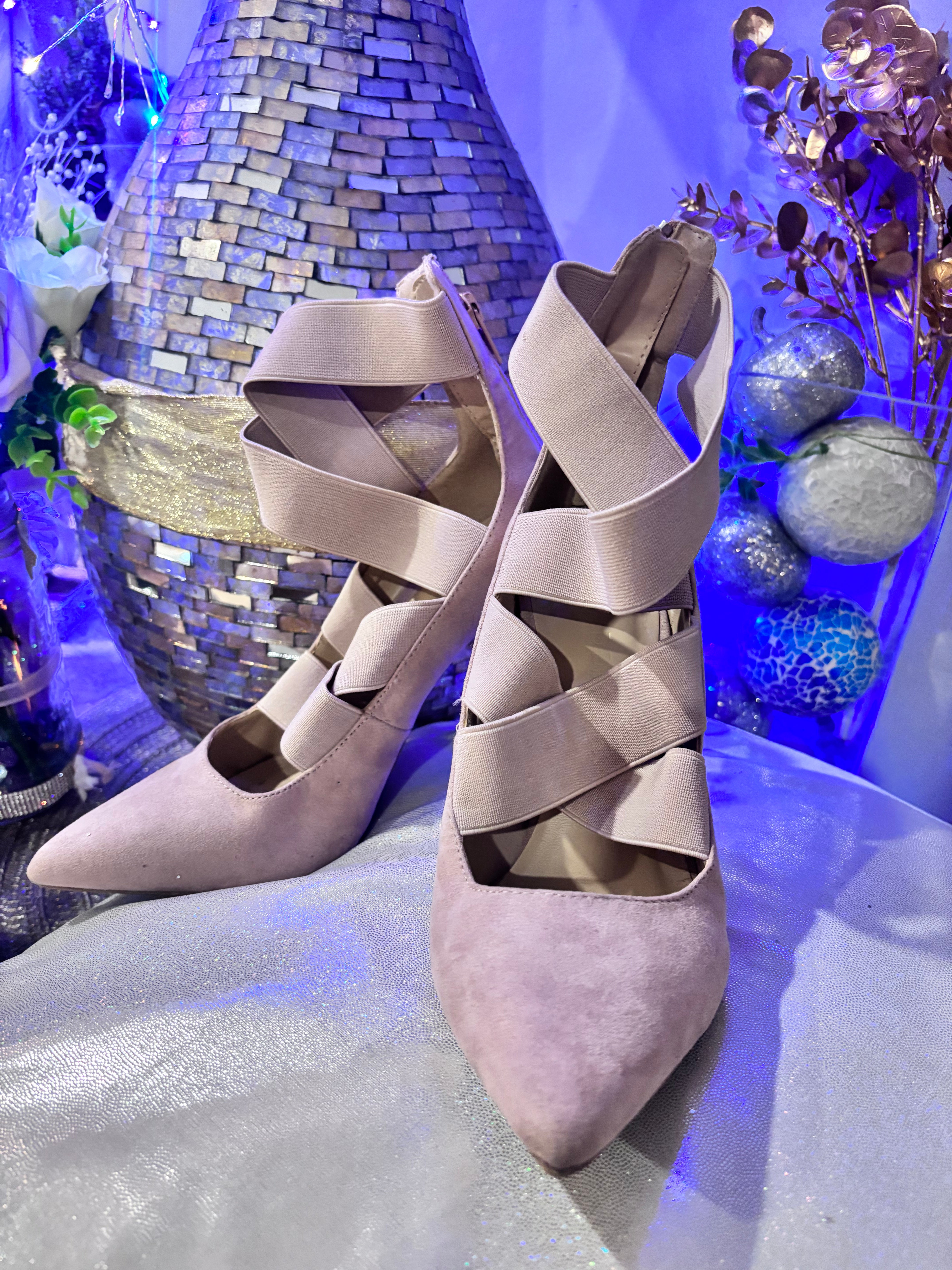 Wild Diva Nude/Blush Pointed-Toe Heels – Size 6