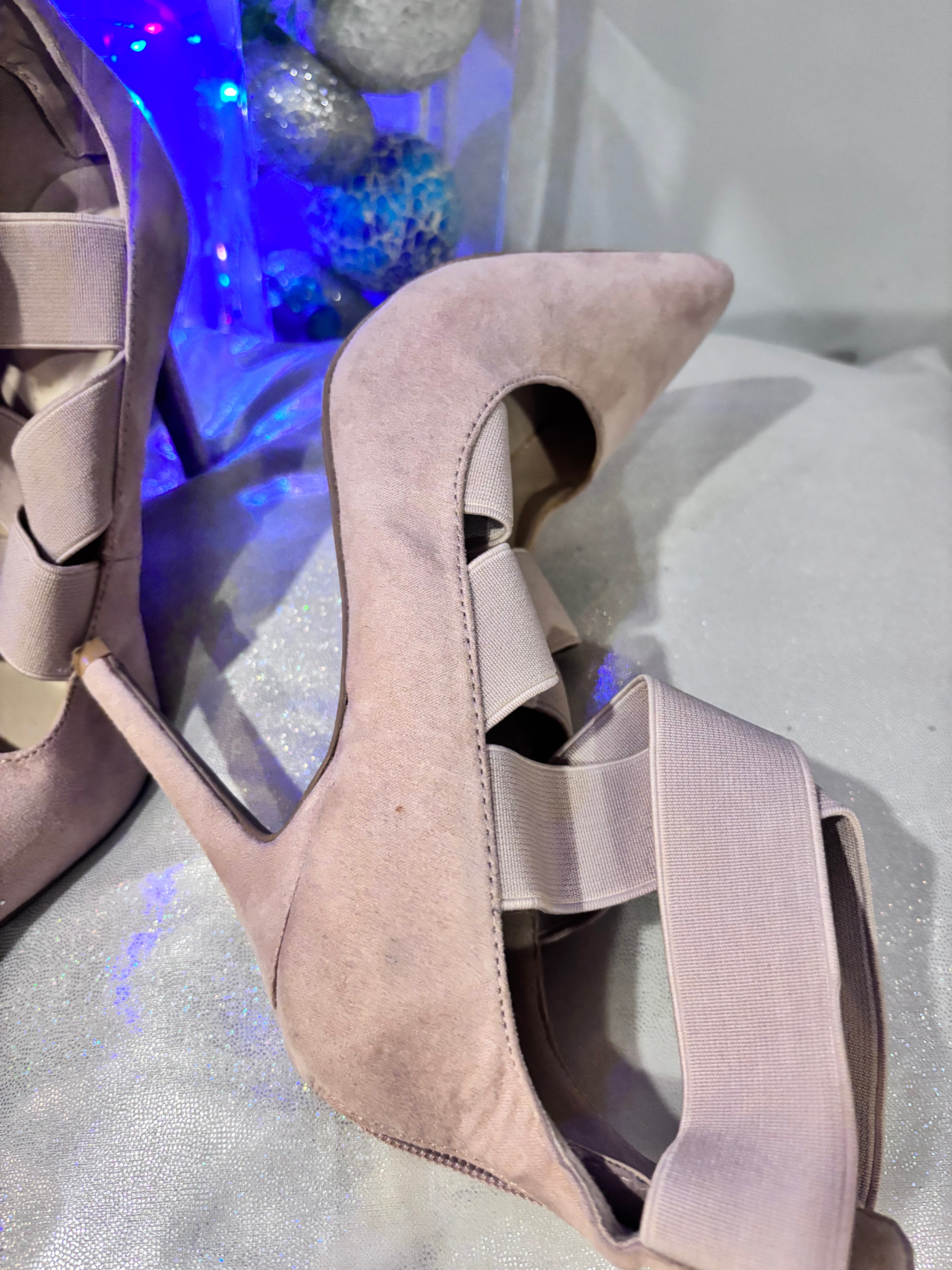 Wild Diva Nude/Blush Pointed-Toe Heels – Size 6