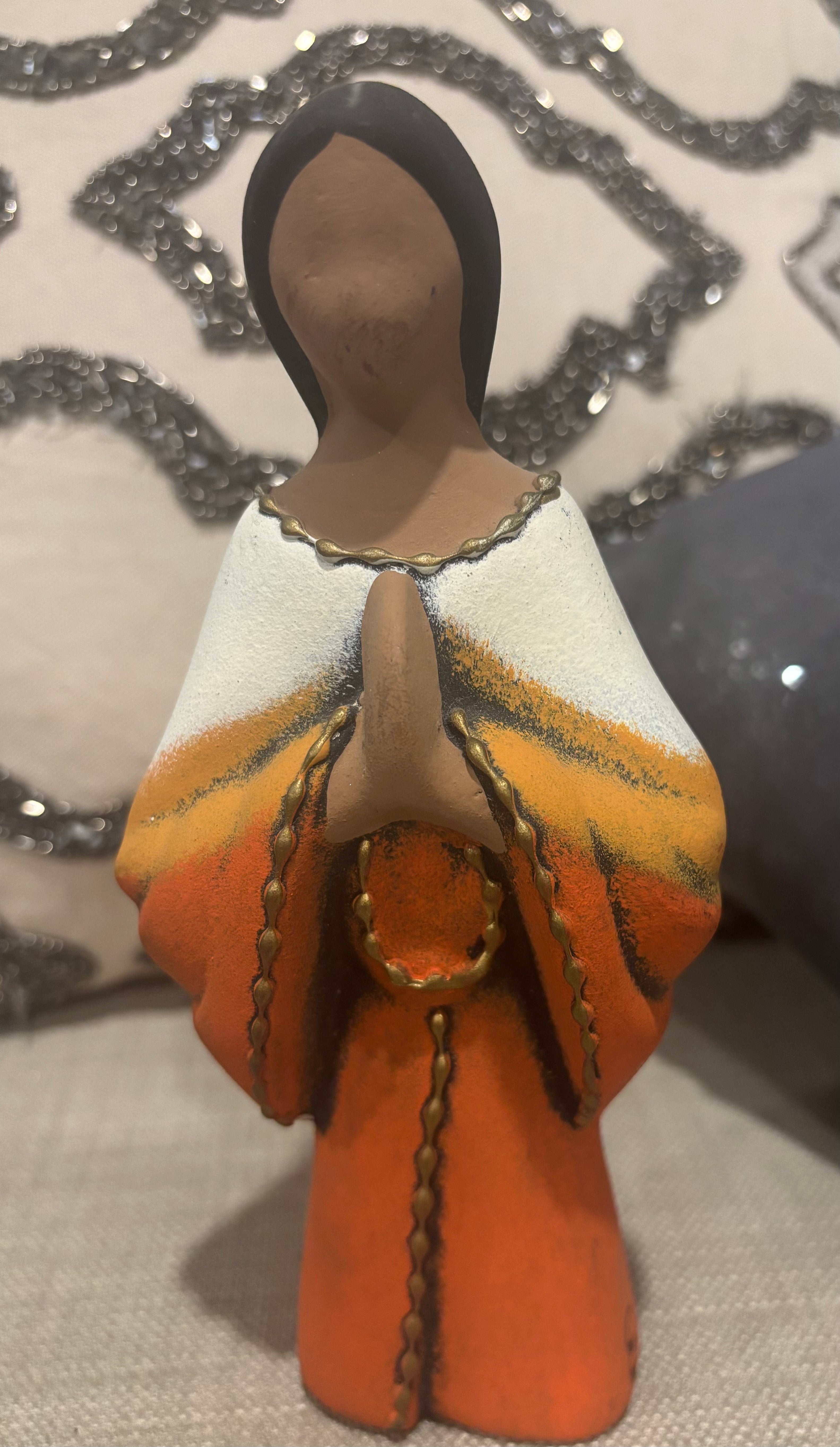 Ecuadorian Ceramic Faceless Praying Woman